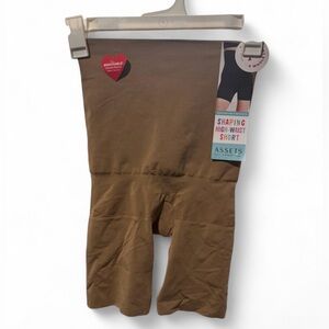 Size Medium SPANX Assets Shaping High-Waist Shorts in Tan